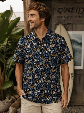 NWT O’Neill Men’s Black Floral Hawaiian Button Up Shirt Size Small